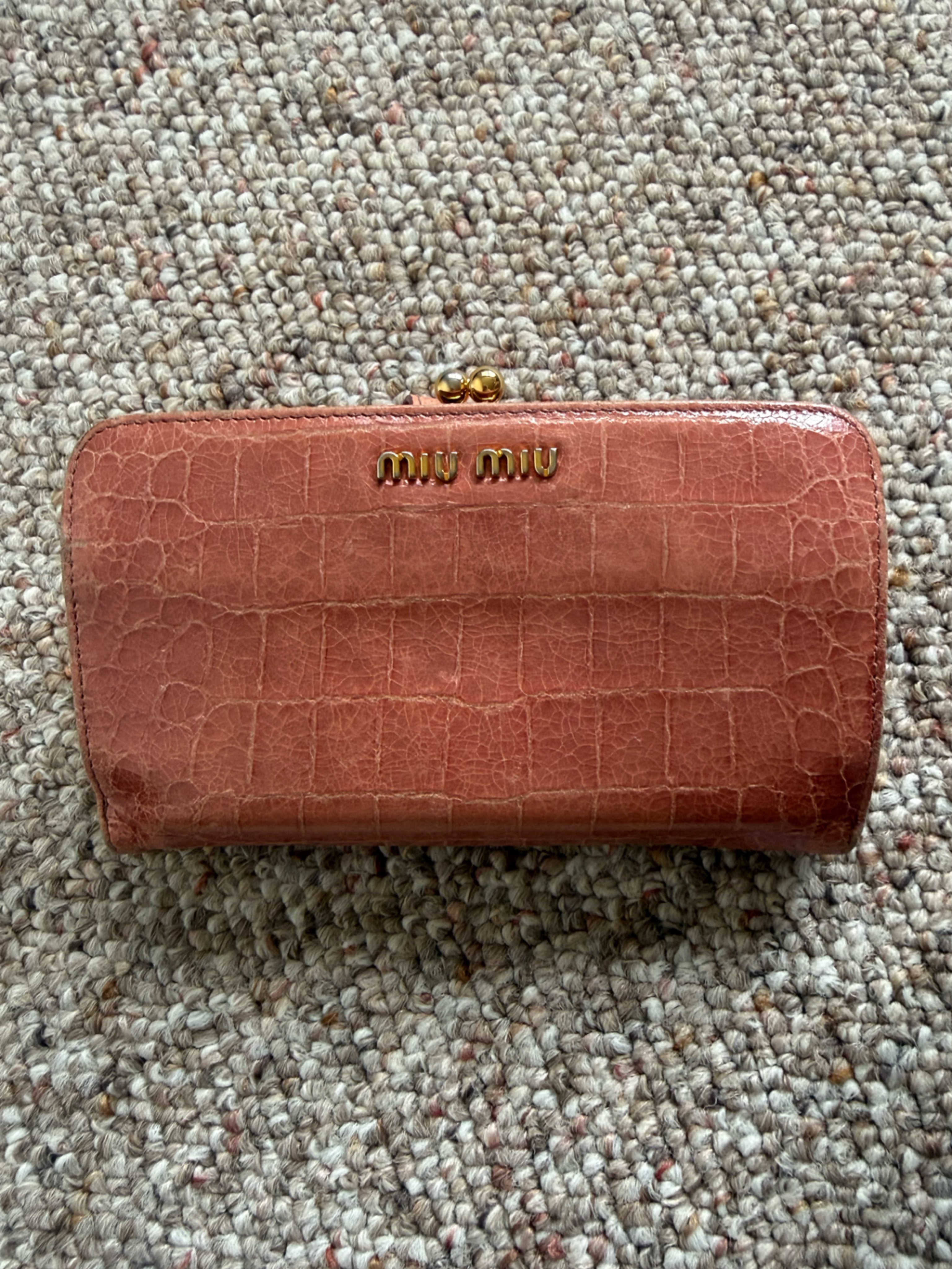 Miu Miu Croc-Embossed Kiss Lock Leather Wallet In Muted Rose